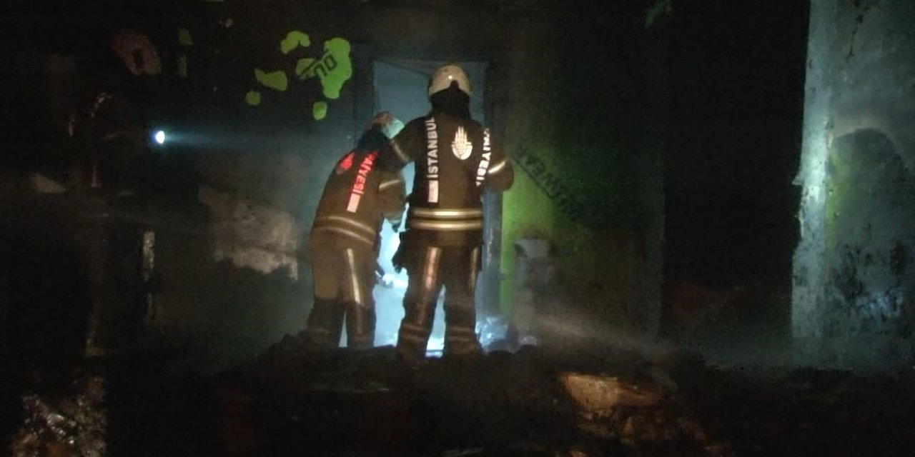 ARNAVUTKÖY’DE FABRİKA DEPOSU ALEV ALEV YANDI