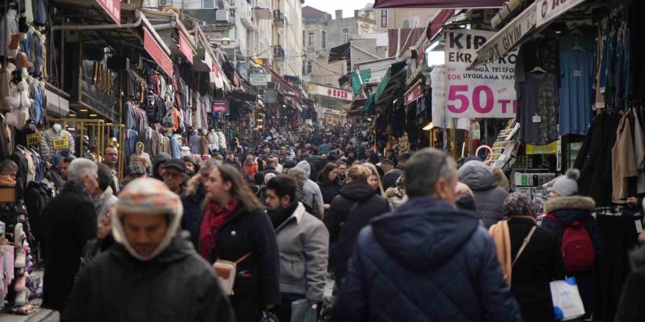 EMİNÖNÜ’NDE RAMAZAN HAREKETLİLİĞİ