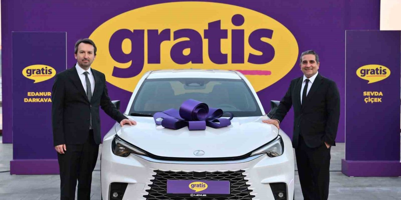GRATİS’İN 15’İNCİ YILINA ÖZEL KAMPANYASIYLA OTOMOBİL KAZANAN 15 TALİHLİ ÖDÜLLERİNE KAVUŞTU