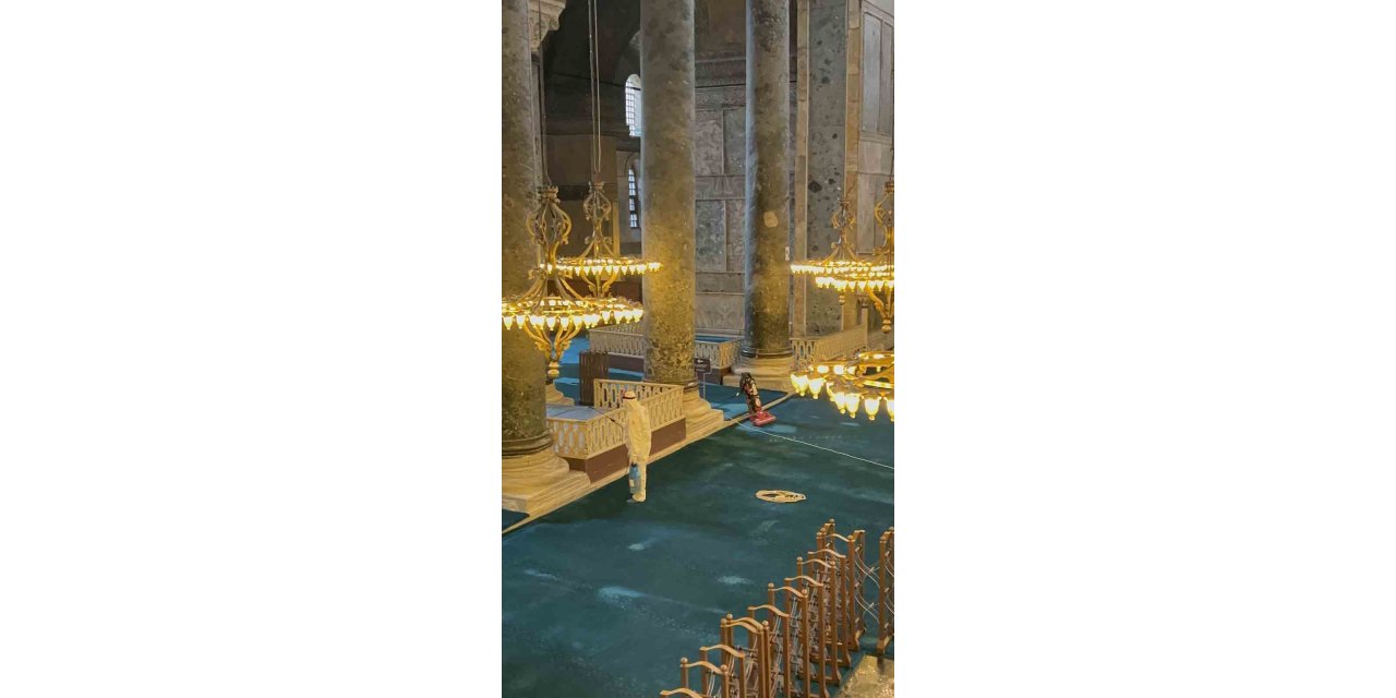 AYASOFYA CAMİİ RAMAZAN AYI ÖNCESİ GÜL SUYU İLE YIKANDI