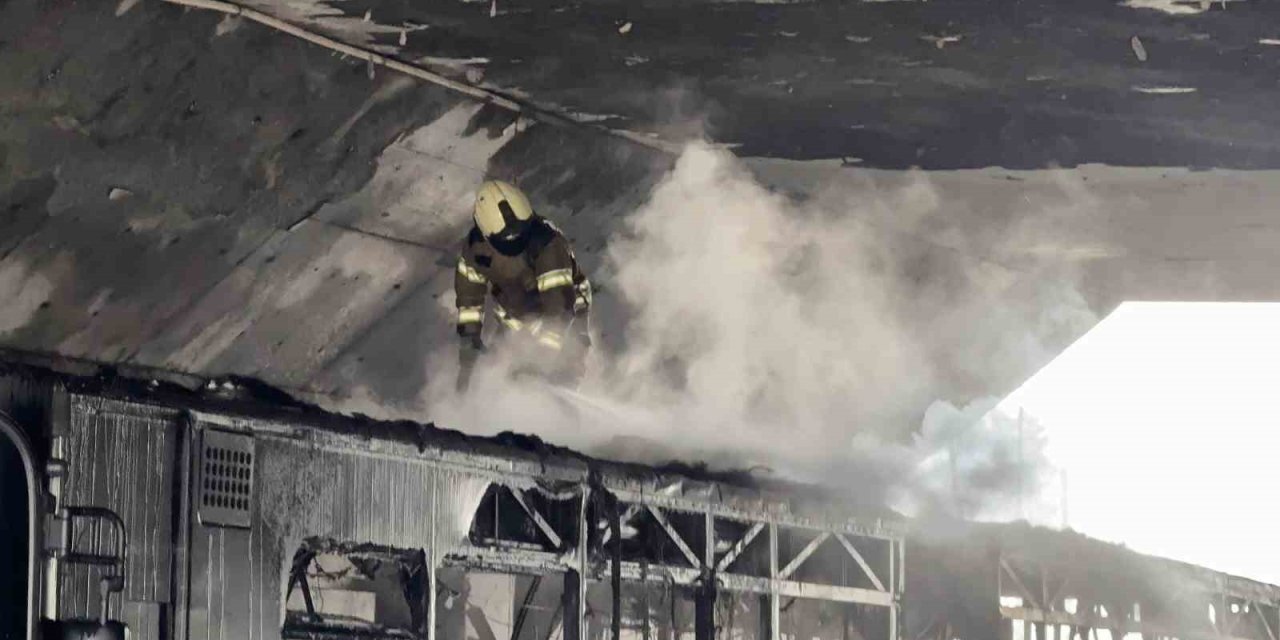 BAŞAKŞEHİR’DE İETT OTOBÜSÜ ALEV ALEV YANDI