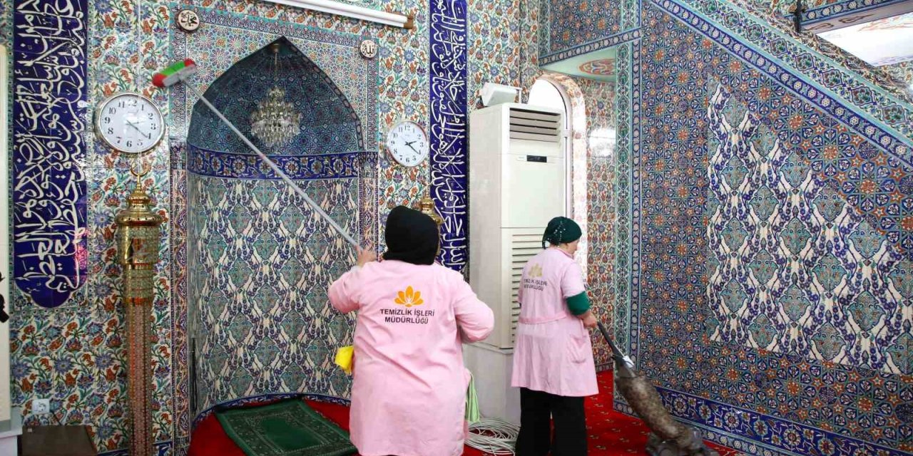 SULTANBEYLİ’DE CAMİLER RAMAZAN’A HAZIRLANIYOR