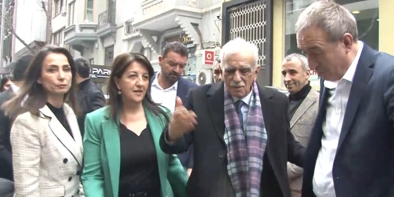 DEM PARTİLİ İMRALI HEYETİ BASIN AÇIKLAMASI YAPACAKLARI TAKSİM’DEKİ OTELE GELDİ