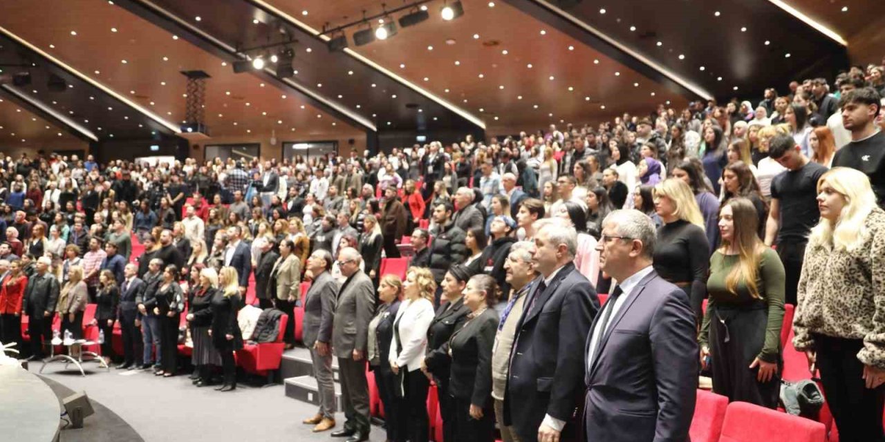 SANAT VE MEDYA DÜNYASI, İAÜ İLETİŞİM ÖDÜLLERİ’NDE BİR ARAYA GELDİ