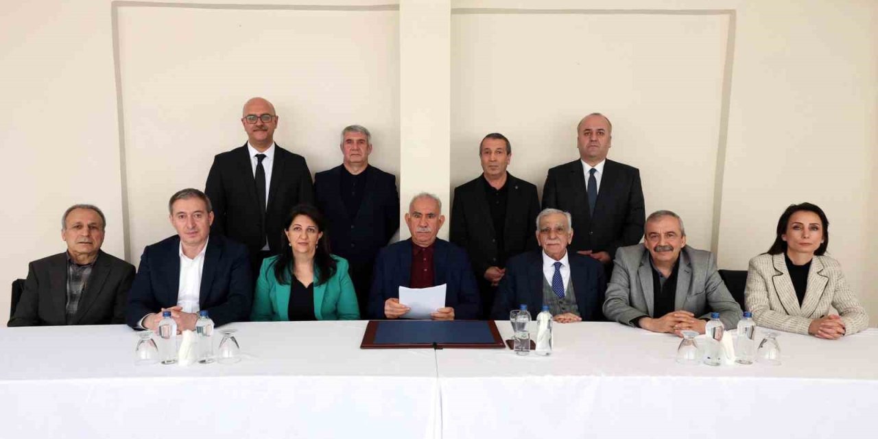 DEM HEYETİNİN İMRALI FOTOĞRAFLARI BASINA DAĞITILDI