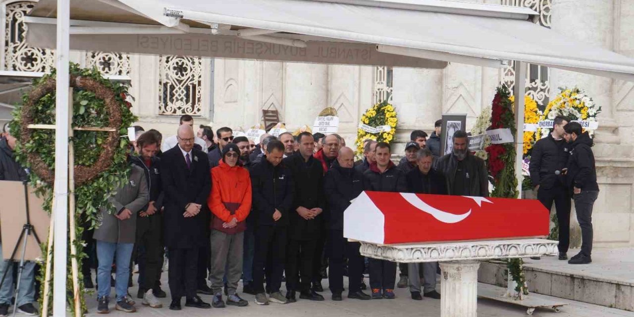 OLİMPİYAT YÜZÜCÜSÜ ŞADAN DERYA ERKE SON YOLCULUĞUNA UĞURLANDI