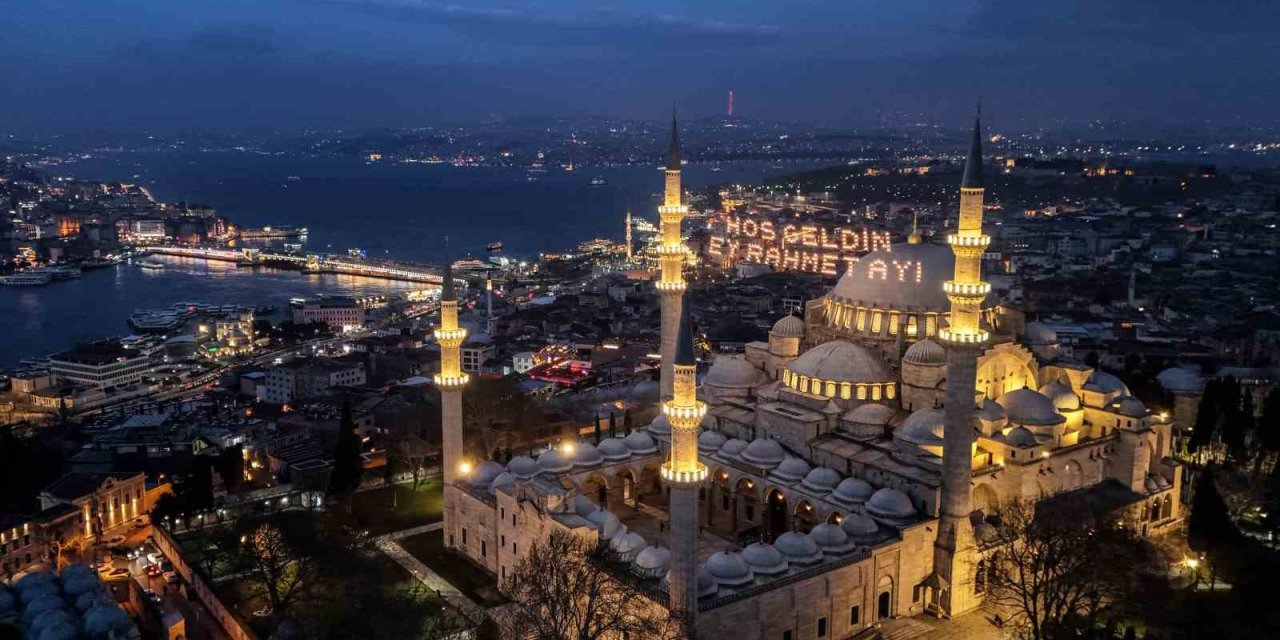 RAMAZAN AYININ HABERCİSİ MAHYALAR İSTANBUL’U SÜSLEMEYE BAŞLADI