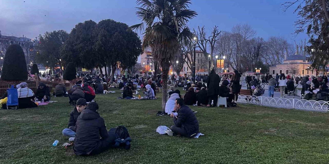 SULTANAHMET’TE İLK İFTAR HEYECANI