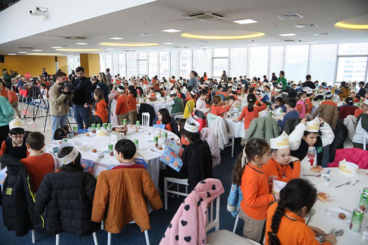 KÂĞITHANE’DE ÇOCUKLARA ÖZEL TEKNE ORUCU İFTARI DÜZENLENDİ