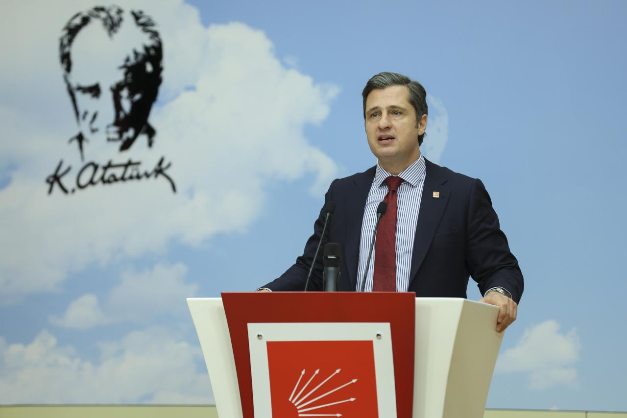 Deniz Yücel: “‘Bahçeli Büyük Fedakârlık Yaptı’ Gibi Kahramanlık Hikâyeleri Yazılmasını Gerçek Dışı ve Samimiyetsiz Buluyoruz”