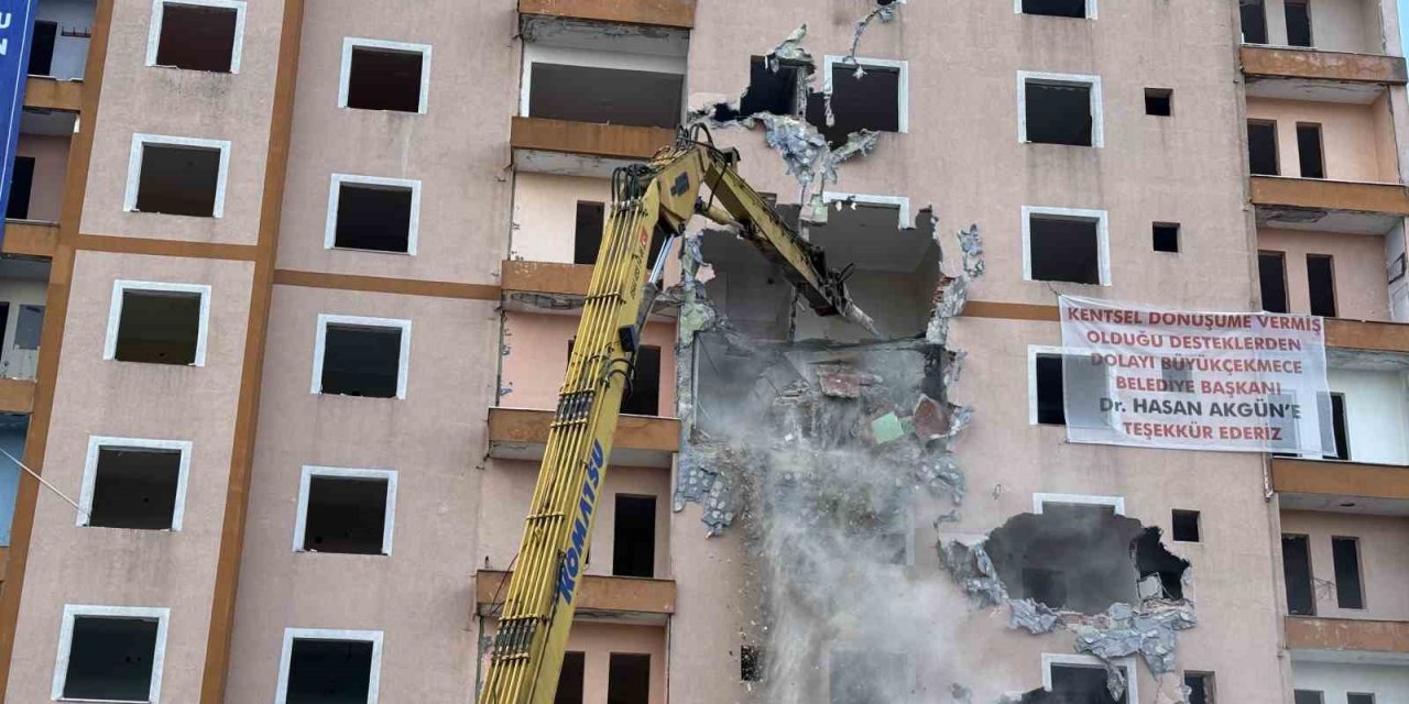 DEPREM HAFTASINDA BÜYÜKÇEKMECE’DE RİSKLİ 140 KONUTUN DÖNÜŞÜMÜ BAŞLADI