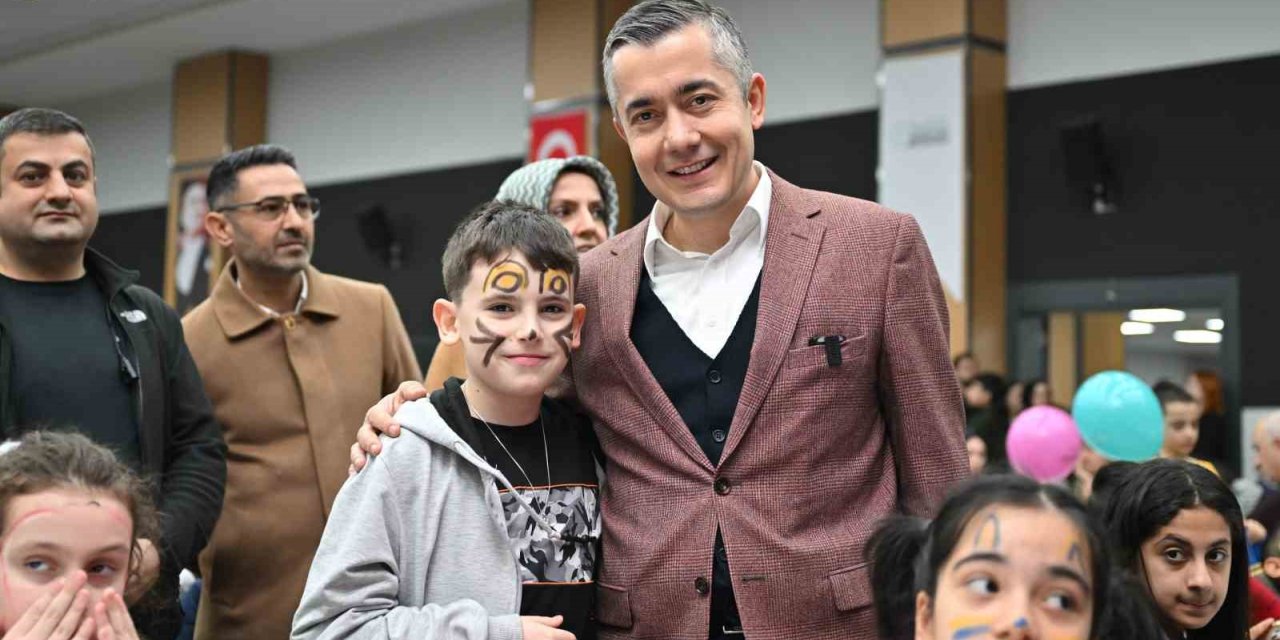 ESENYURT’TA YÜZLERCE ÇOCUK AYNI İFTAR SOFRASINDA BULUŞTU