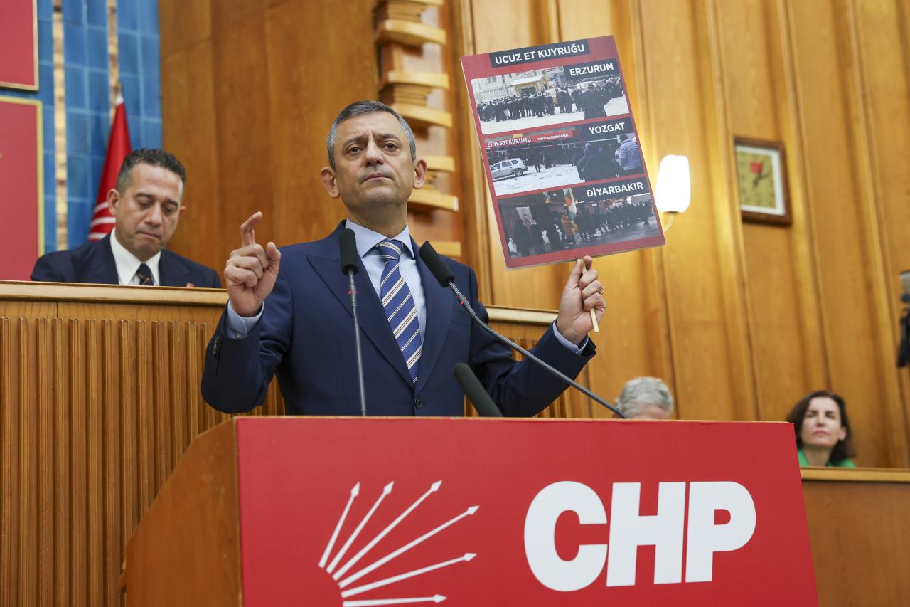 Cumhuriyet Halk Partisi Genel Başkanı Özgür Özel: “Asgari Ücretli, Emekli Bir Lokma Et İçin Buz Gibi Havada Bekliyor”