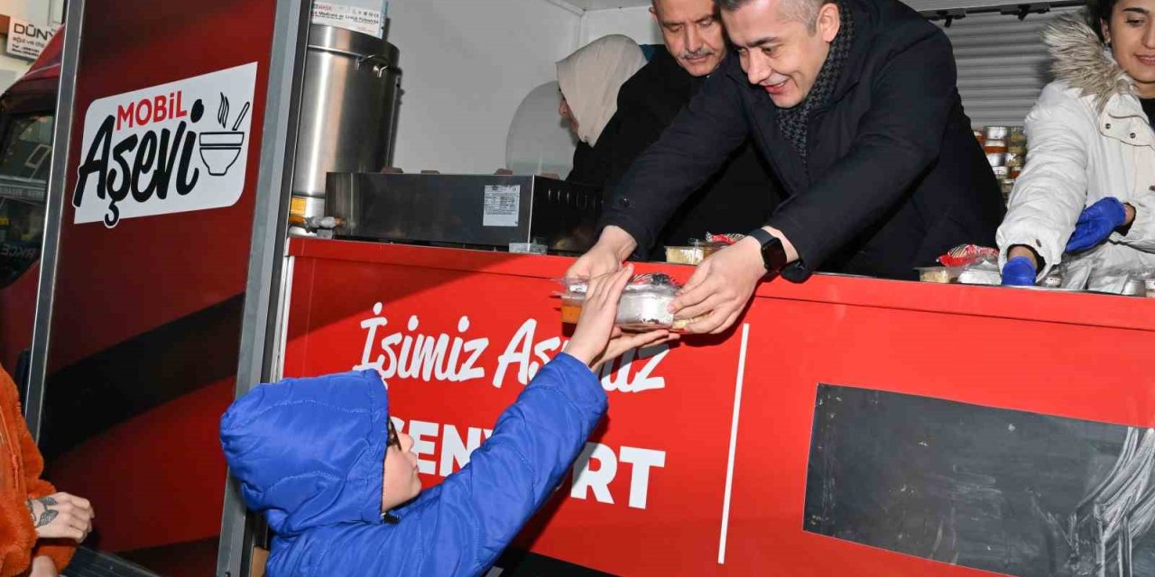 ESENYURT BELEDİYE BAŞKAN VEKİLİ AKSOY VATANDAŞLARLA İFTAR SOFRASINDA BULUŞTU