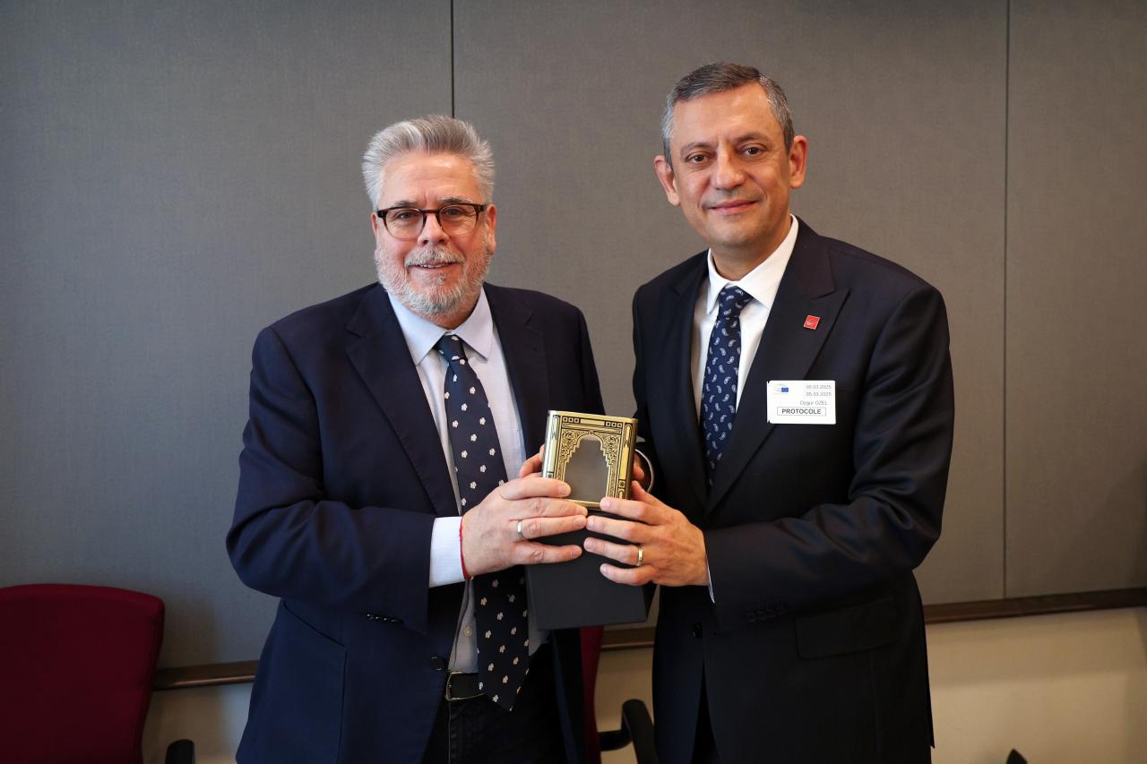 Cumhuriyet Halk Partisi Genel Başkanı Özgür Özel, Brüksel’de...