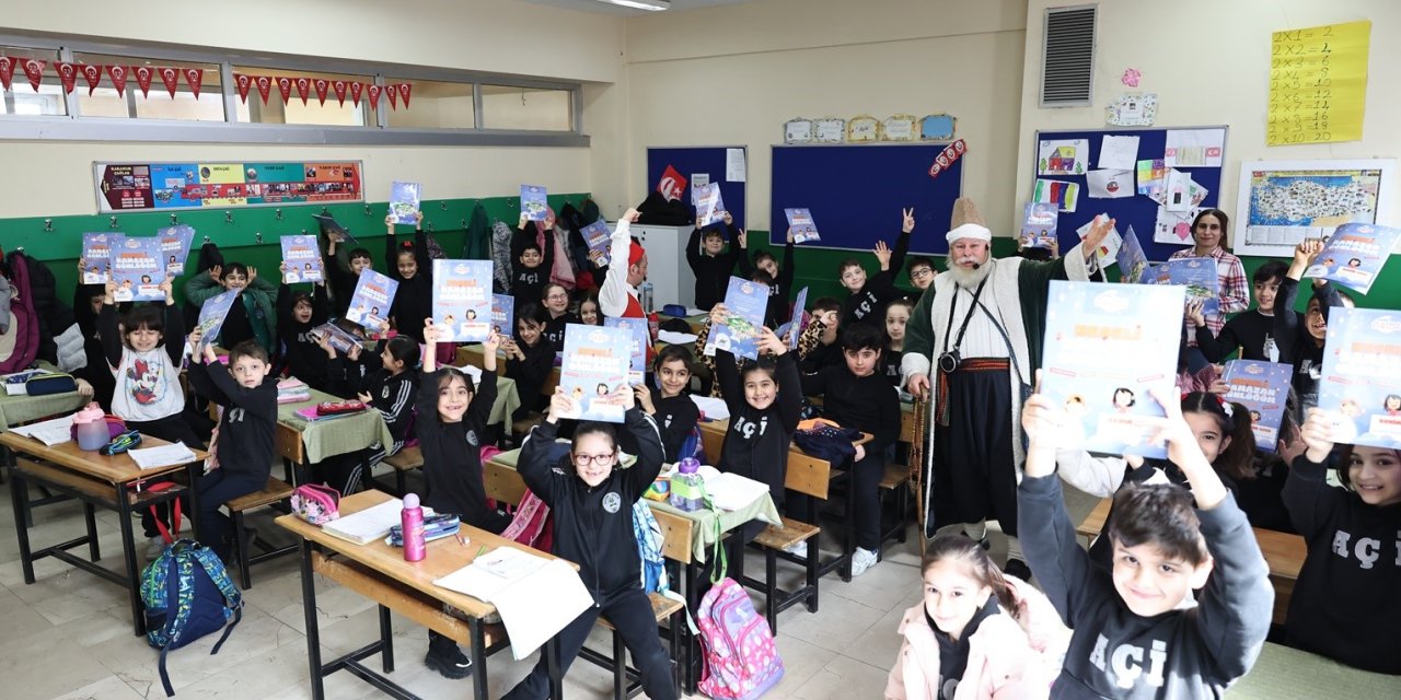 SULTANGAZİ’DEKİ OKULLARDA "ÇAT KAPI TİYATRO" SÜRPRİZİ