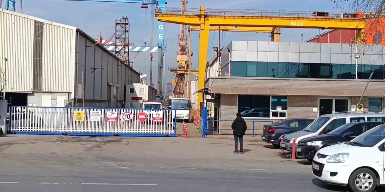 TUZLA TERSANEDE PATLAMA: 1 YARALI