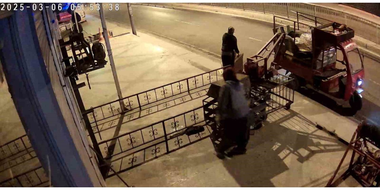 PENDİK’TE İŞ YERİNDEN HIRSIZLIK ANI KAMERADA