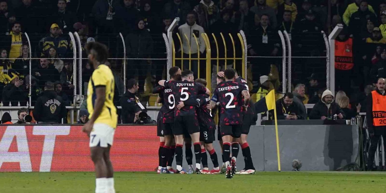 FENERBAHÇE TURU GLASGOW’A BIRAKTI
