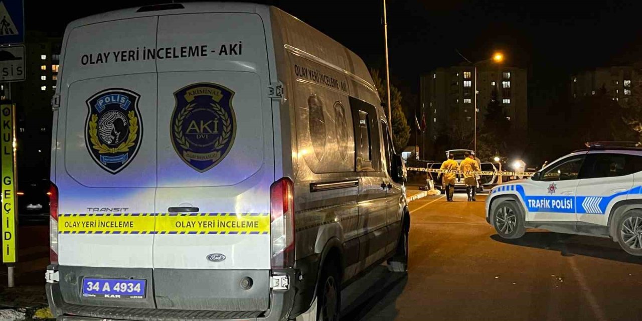 KÜÇÜKÇEKMECE’DE ŞÜPHELİ ARAÇTAN CEPHANELİK ÇIKTI