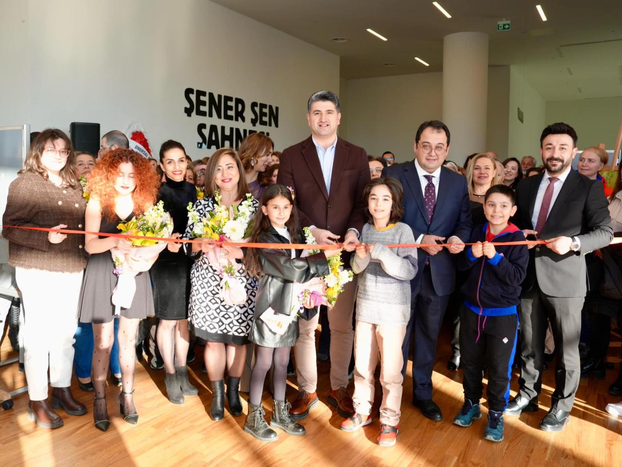 ATAŞEHİR BELEDİYESİ ‘KARŞIT SANAT’ SERGİSİNE EV SAHİPLİĞİ YAPTI