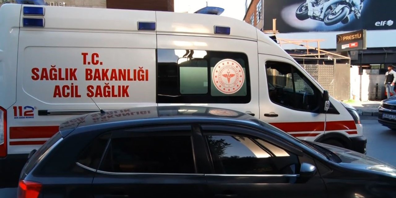 İSTANBUL TRAFİĞİ DURMA NOKTASINA GELDİ, AMBULANSIN ZOR ANLARI KAMERAYA YANSIDI