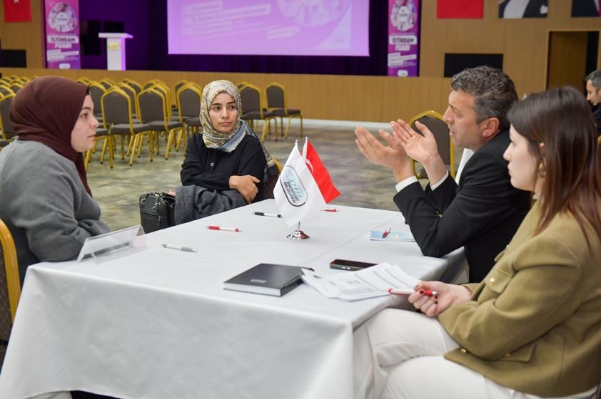 ESBİM’DEN 8 MART DÜNYA KADINLAR GÜNÜ’NDE ESENYURTLU KADINLARA İŞ FIRSATI