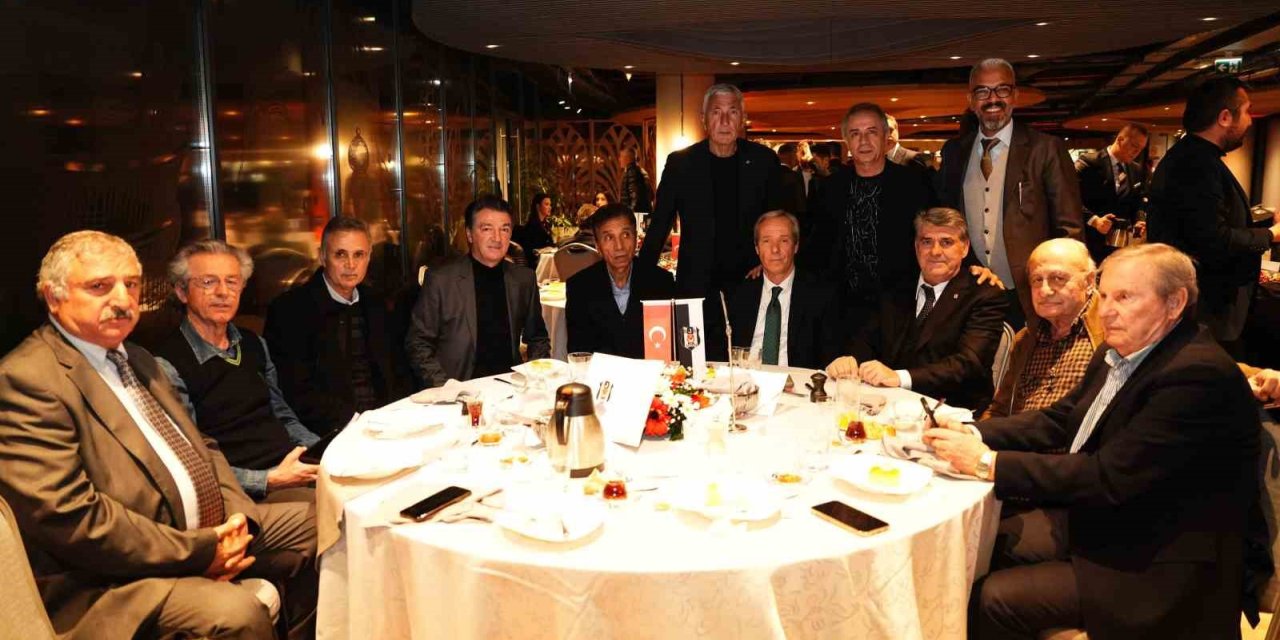 BEŞİKTAŞ CAMİASI İFTARDA BİR ARAYA GELDİ