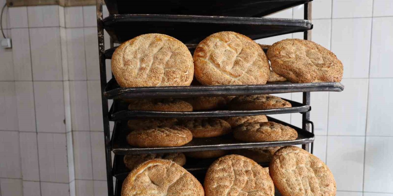 "AÇ KARNINA SICAK PİDE YEMEK, KAN ŞEKERİNİ HIZLI YÜKSELTİR"