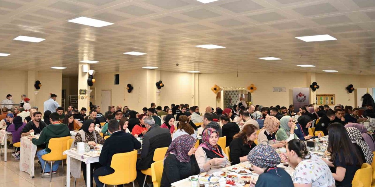 ESENYURT BAŞKAN VEKİLİ AKSOY, SAĞLIK ÇALIŞANLARIYLA İFTARDA BULUŞTU