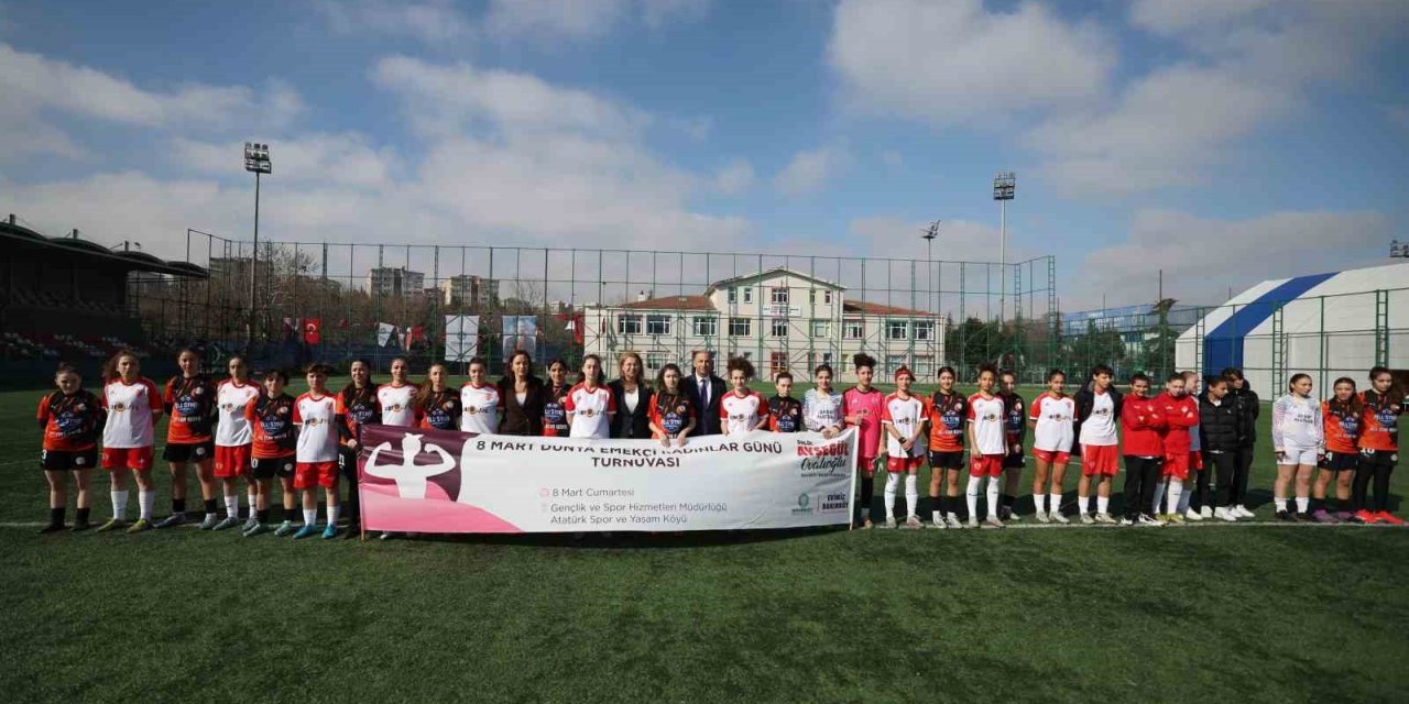 BAKIRKÖY’DE DÜNYA EMEKÇİ KADINLAR GÜNÜ TURNUVASI DÜZENLENDİ