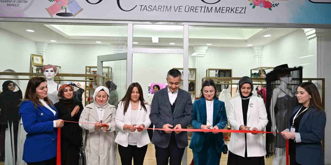 ESENYURT’UN İLK ‘HANIMELİ TASARIM VE ÜRETİM MERKEZİ’ AÇILDI