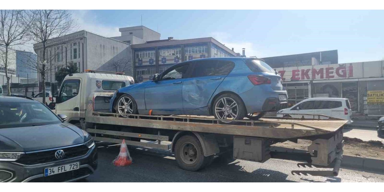 ESENYURT’TA REFÜJE ÇARPAN ARAÇ TERS DÖNDÜ: SÜRÜCÜ YARA ALMADAN KURTULDU