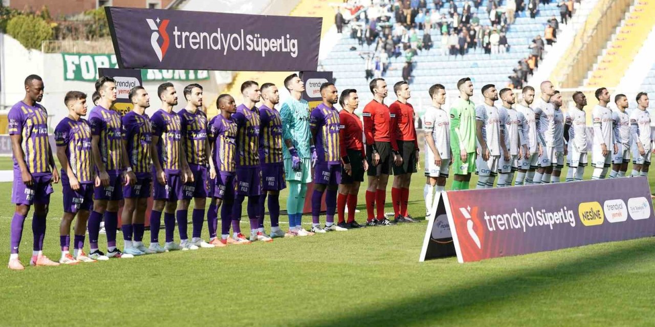 TRENDYOL SÜPER LİG: EYÜPSPOR: 1 - KONYASPOR: 0 (İLK YARI)