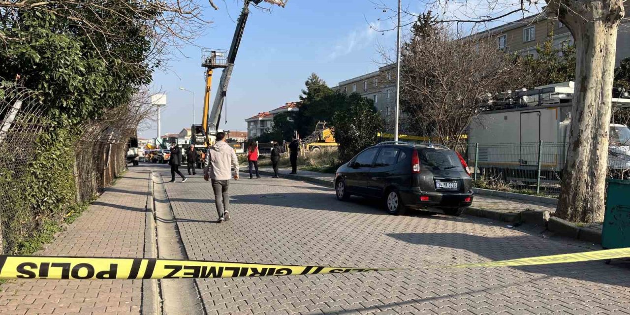 BAHÇELİEVLER’DE VİNÇ SEPETİNDEN DÜŞEN 4 İŞÇİ YARALANDI