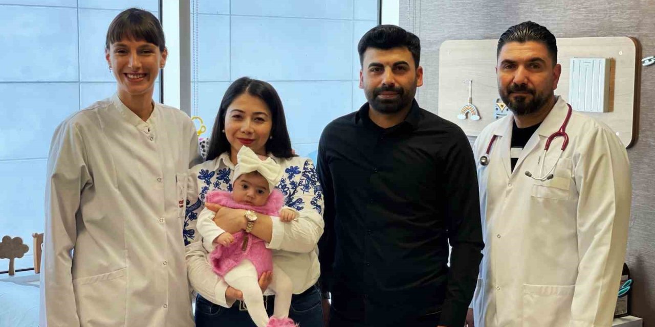 ÖZOFAGUS ATREZİSİ OLAN YENİ DOĞAN BEBEĞE ÜÇ KESİDEN YEMEK BORUSU YAPILDI