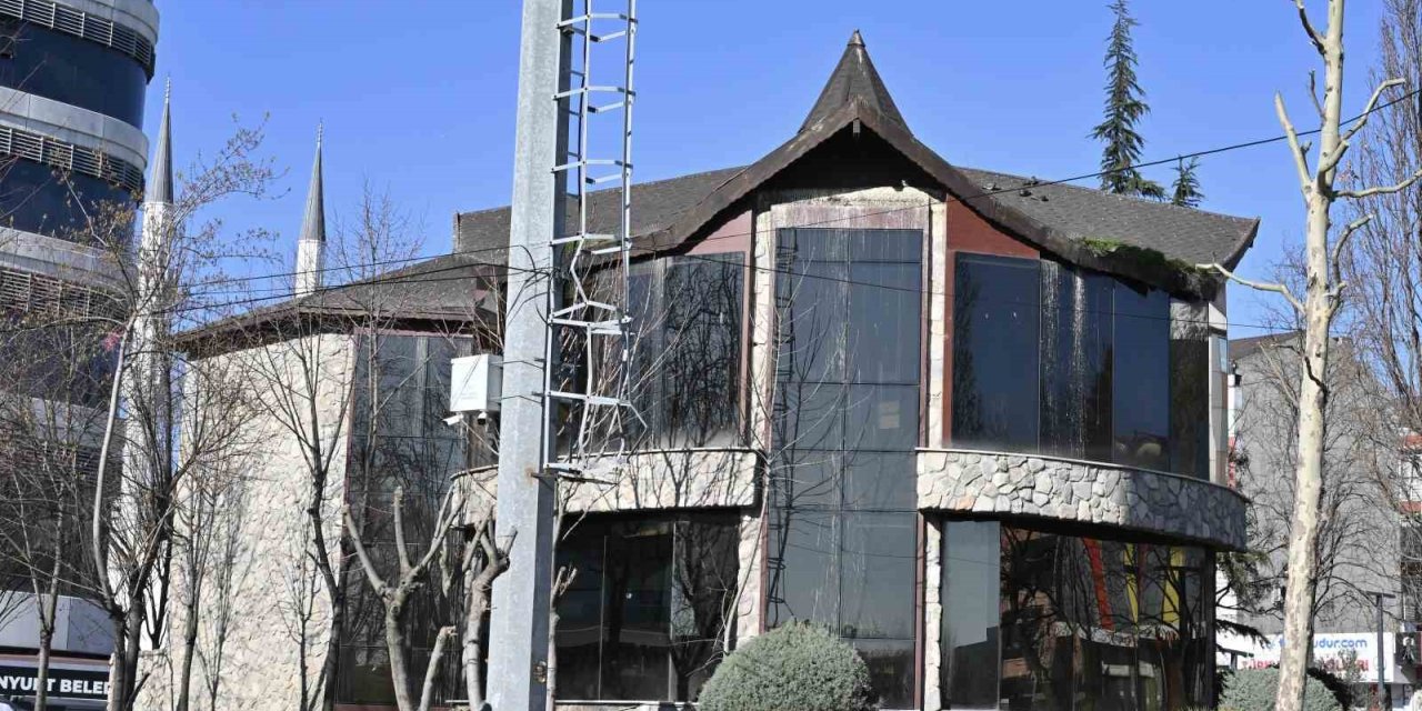 ESENYURT YENİ HİZMET BİNALARINA KAVUŞUYOR