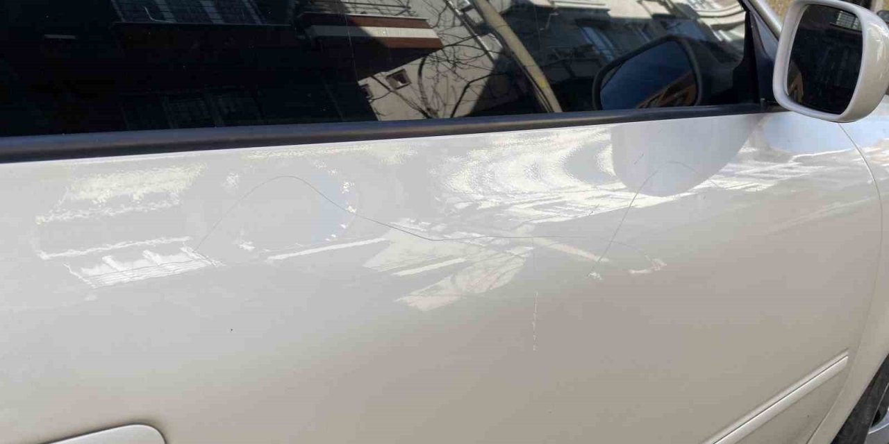 KÜÇÜKÇEKMECE’DE BİR KADIN DÜKKAN ÖNÜNE PARK ETTİĞİ ARACINI GÖRÜNCE BÜYÜK ŞOK YAŞADI