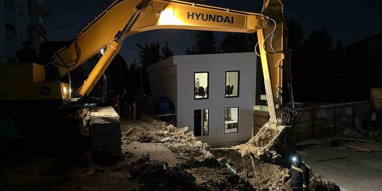 BAHÇELİEVLER’DE İNŞAAT SIRASINDA YOLDA KISMİ ÇÖKME YAŞANDI