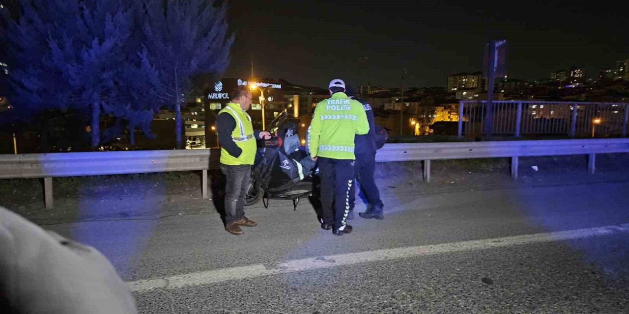 TEM’DE İLGİNÇ KAZA: YOLUN ORTASINDA YATAN KİŞİYE ÇARPIP METRELERCE SÜRÜKLEDİ