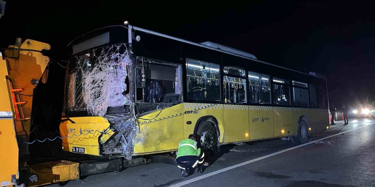 SARIYER’DE İETT OTOBÜSÜ İLE HAFİF TİCARİ ARAÇ ÇARPIŞTI: 1 ÖLÜ