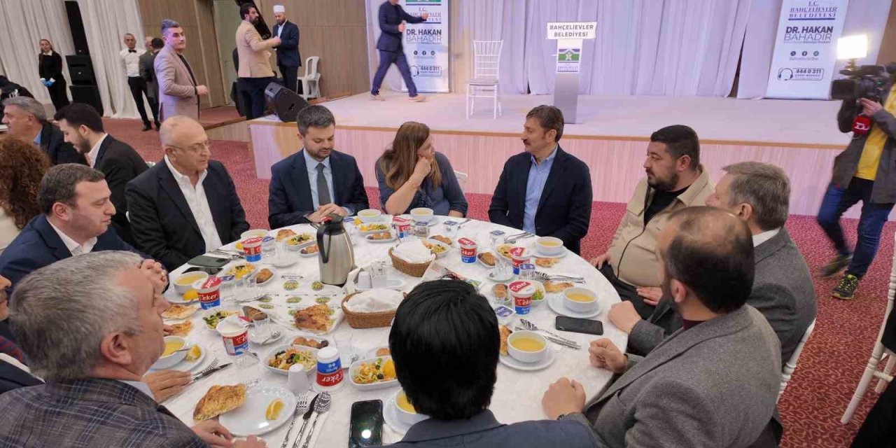 GAZİLER, ŞEHİT YAKINLARI VE STK’LAR BAHÇELİEVLER BELEDİYESİ’NİN İFTARINDA BİR ARAYA GELDİ