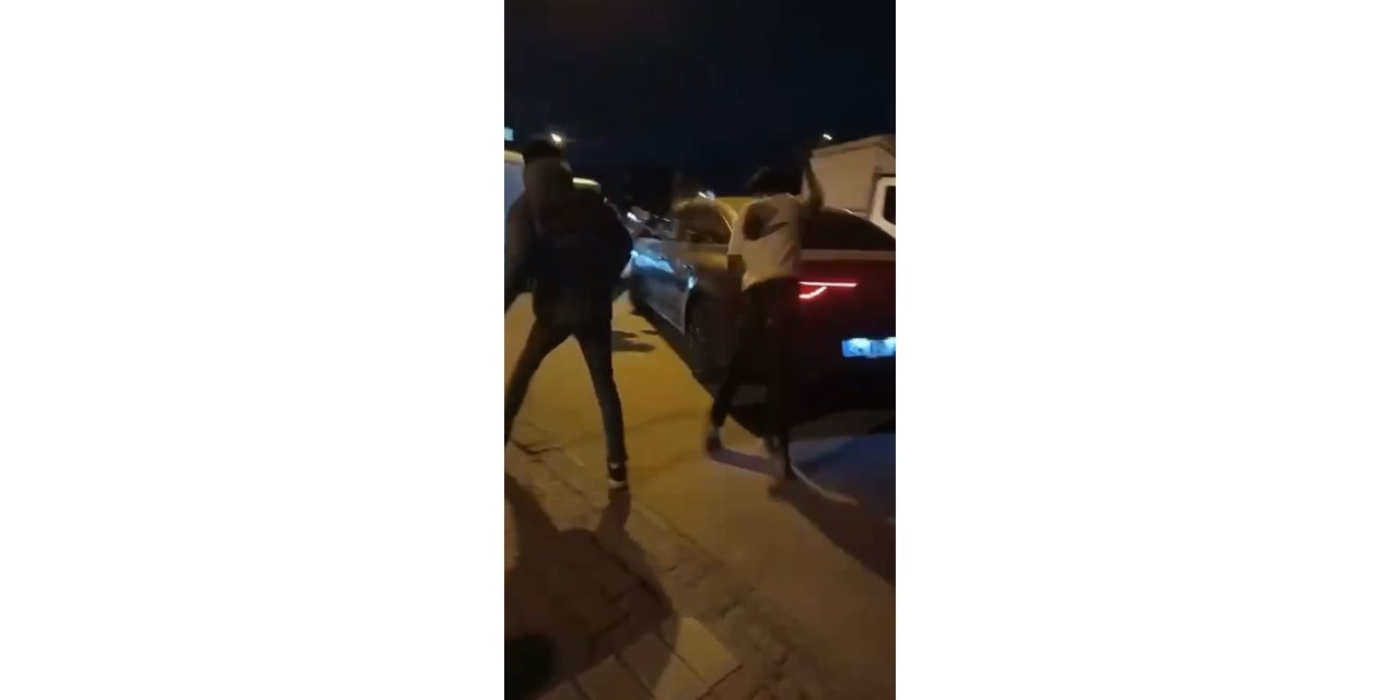 ESENYURT’TA UYUŞTURUCU SATTIĞI İDDİA EDİLEN ADAMA MAHALLELİ SALDIRDI