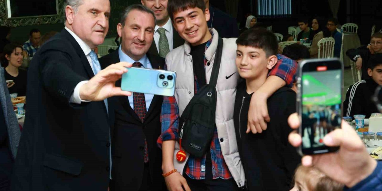 GENÇLİK VE SPOR BAKANI AŞKIN BAK: "GENÇLERİN EMRİNDEYİZ"