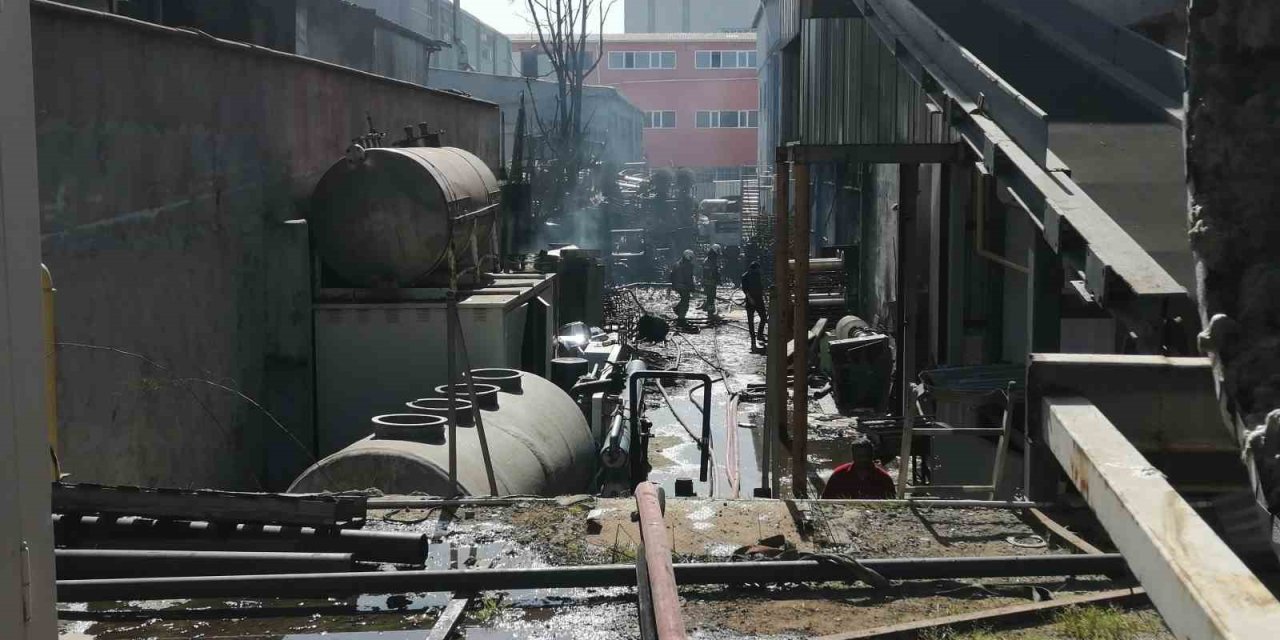 TUZLA’DA ORGANİZE SANAYİ BÖLGESİNDE ÇIKAN YANGIN SÖNDÜRÜLDÜ