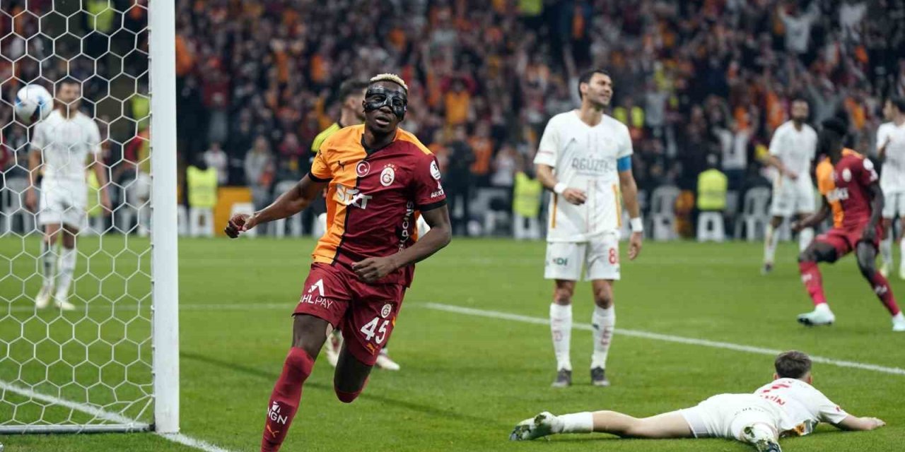 VİCTOR OSİMHEN, GOL KRALLIĞINDA ZİRVEYE YERLEŞTİ