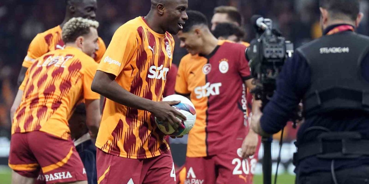 VİCTOR OSİMHEN: "AMACIMIZ 5. YILDIZ VE HER MAÇTA BUNU BAŞARMAK İÇİN MÜCADELE EDİYORUZ"