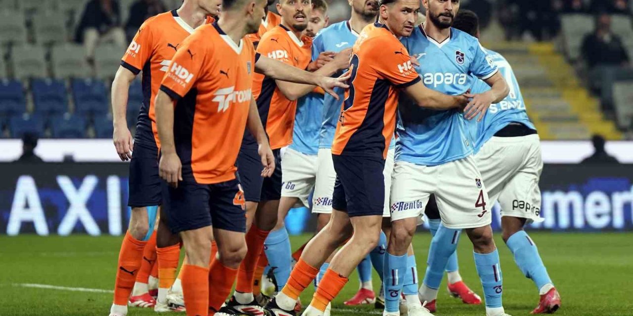 TRENDYOL SÜPER LİG: BAŞAKŞEHİR: 0 - TRABZONSPOR: 1 (MAÇ DEVAM EDİYOR)