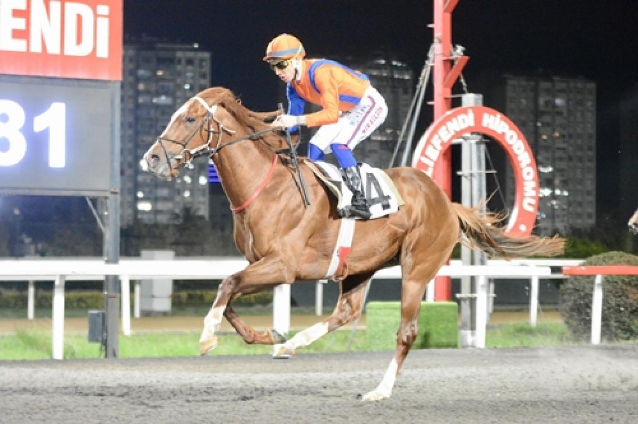 Galata Kulesi Koşusu'nu Al Tan kazandı