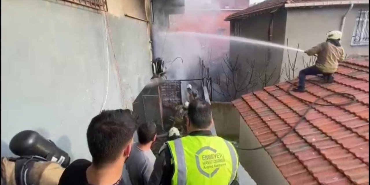 BEYOĞLU’NDA 4 KATLI BİNADA KORKUTAN YANGIN